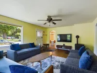 Daffodil Cottage! Downtown Packwood, walk to brewery, restaurants, shops! WIFI Hotel a Packwood