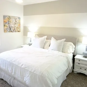 : Sandy Feet Retreat: Walk to the Beach! :