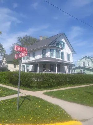 LeGros Chateau - Best Downtown Dells Vacation Rental. Hotels near Aunt Jennys Got It All