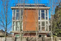 Walk to Space Needle from a Cap Hill Loft w/VIEWS Hotels in Capitol Hill