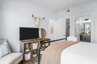 Summer Dates Available - Clean Condo - Minutes to Beaches, Downtown & Wineries