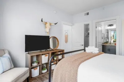 Summer Dates Available - Clean Condo - Minutes to Beaches, Downtown & Wineries