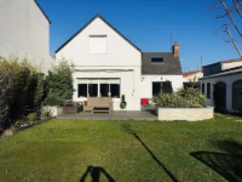 Villa 6 persons, 100 m from the sea Hotels in Brehal