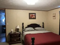 Super clean 7 mile from downtown Newberry safe quiet home Best Deal Around