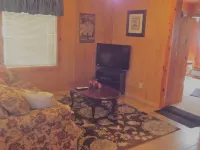 Quaint Cozy Cabin Near East Fork, Weekly and Monthly Rates, King Bed, Fireplace