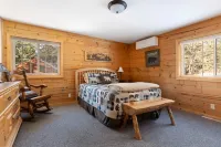 Beautiful Terry Peak Cabin, WiFi, Hot Tub. Game Room