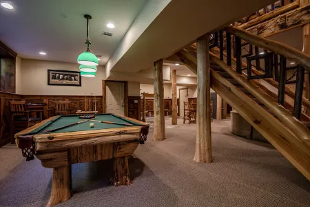 New Large Adirondack Lodge with Pond Waterfront and A/C