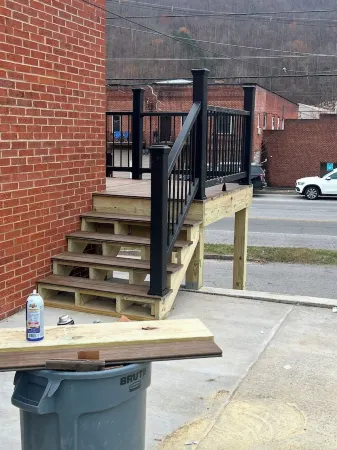 Eccentric Privy-Sleeps6. 2nd floor & outdoor deck Отели в г. Пайк