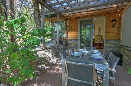 Newly Remodeled, Bright & Spacious Modern Home, 15 min Walk to Downtown & Pools! Отели рядом с достопримечательностью «The Hideout at Glenwood Springs»