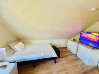 Bright, Stylish & Cozy Private Attic Unit near NYC Hotels in Paterson