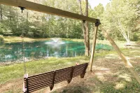 Retro Cabin in Hocking Hills, Ohio w/ Jukebox, Hot Tub & Pond. Dog-friendly!
