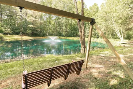 Retro Cabin in Hocking Hills, Ohio w/ Jukebox, Hot Tub & Pond. Dog-friendly!