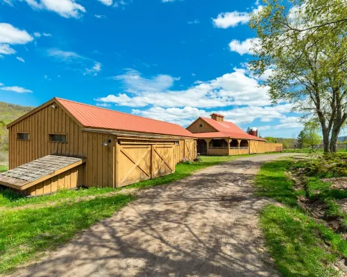 Dancing Horse Farm in Windham: Spectacular 9 Bedroom Home, 30 Acres,  Ski Lodge Hotels in Windham