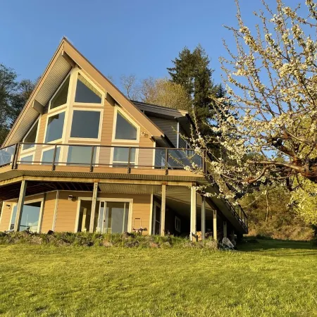 Waterfront cabin facing the sunset