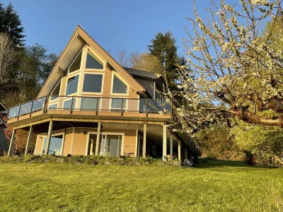 Waterfront cabin facing the sunset Hôtels à proximité de : Vashon Island