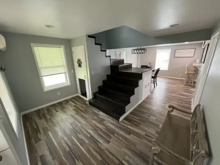 Secluded Upper Ozarks Farmhouse in Ozarks Mountains