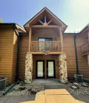 Charming woodland villa located in a secured resort across from Starved Rock