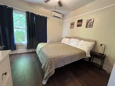 Unit 1 - Copper - Pinal Creek East - private yard - wifi - central location