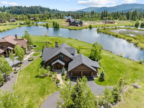 The Chalet @ BHOTR-Luxurious mtn getaway w/hot tub on back patio