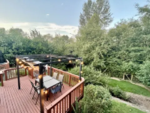 Boutique & Spacious Home w/ Parking & Privacy - On Hawaiian Time Hotels near Delridge