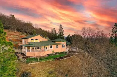Magical Mountaintop Oasis, Private 5-acre Retreat with Stunning Views!