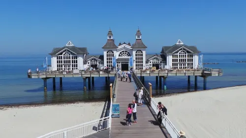 Apartment with stunning sea views directly above the beach promenade
