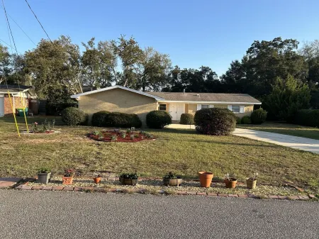 Remodeled House with New Pool!  Walk to Beach on the Bay! Minutes to Beaches! Отели в г. Лейк-Лорейн