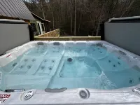 Luxury Bohemian Lodge on Coker Creek w Oversized Hot Tub & Outdoor Fire Tables
