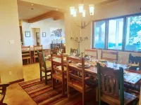 Truly STUNNING~ Minutes to ABQ!VIEWS/Fireplace/Fire-Pit/ Outdoor Mecca-Hot Tub!