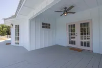 Heated Pool, Walk 2 Beach, 3 King Beds, Sand Volleyball, Firepit, Pet Friendly