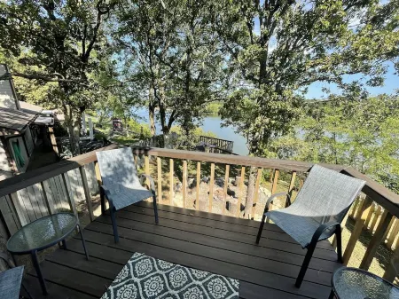 Sunrise Bluff Lakefront - in family-friendly area w/ great view of Grand Lake
