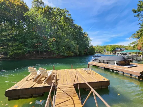 Keowee Adventures ~ Peaceful Lakefront Home on Keowee ~ 7 Miles from Clemson!