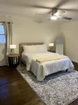 Fully Renovated Home walking distance to downtown Belmont. 10 Min to CLT Airport Hotel dekat Daniel Stowe Botanical Garden