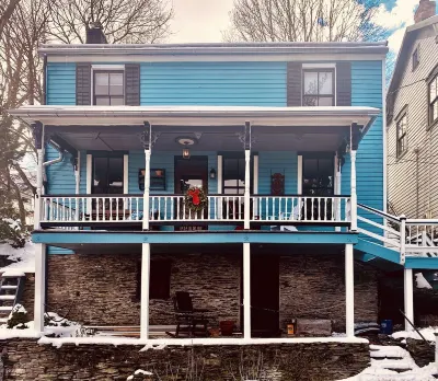 Downtown Harpers Ferry! Charming Historic House in Harpers Ferry National Park!