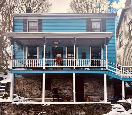 Downtown Harpers Ferry! Charming Historic House in Harpers Ferry National Park!
