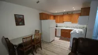 Easy Street Hideaway: Daylight Basement Unit