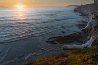 Five minute walk to Pismo Beach!