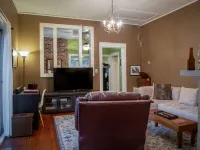 The Cozy Bungalow - Official Historic Home Near UNC! 查塔姆縣酒店