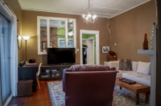 The Cozy Bungalow - Official Historic Home Near UNC!