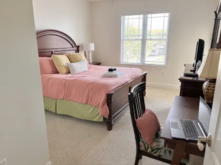 Second Row Condo with Ocean Views, Pool, and Hot tub