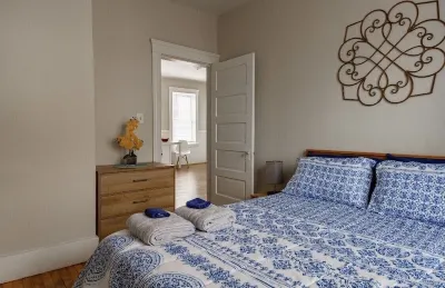 Large 3BR APT w/ enclosed front porch Close to Polar Park, palladium, WPI, DCU Hotels near Clark University