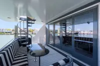 84’YACHT, DEEP SPRING DISCOUNTS,KING BEDS,MASSAGES,CHEF,KAYAKS,SUP