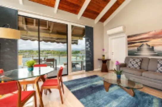 PRIVATE Ocean Front Cottage Over Looking  Beautiful Kalapaki Bay