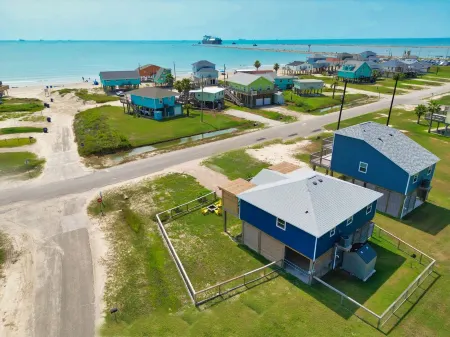 New: Beach House 3-Bed/2-Bath with Ocean View & Golf Cart -- Great Beach
