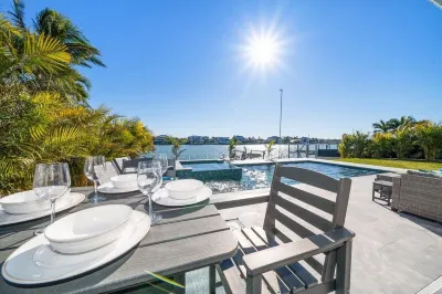 Waterfront Villa: Private & Quiet, Views, Pool, Hot Tub, King Beds, Golf Cart