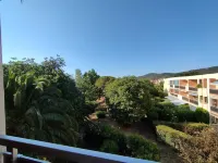 Apartment with terrace and garden view, 8 minutes walk from the beach