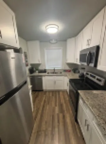 . Central to OLOL hospital 5 mins. Perkins Rowe Shopping 6 mins, LSU 15 mins..