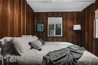 Holiday Getaway - 10 Mins. from Snow Valley Ski Resort Hotels near Arrowbear Lake