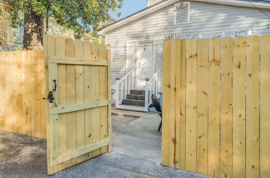 Savannah Vintage Haven - Thomas Square