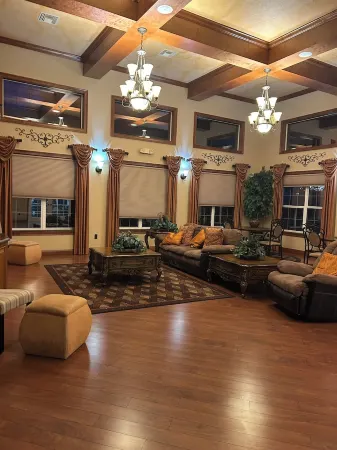 3 bed/ 2 bath house in The Villages! Pet friendly, pool, hot tub and internet! Отели в г. Те-Виллиджис